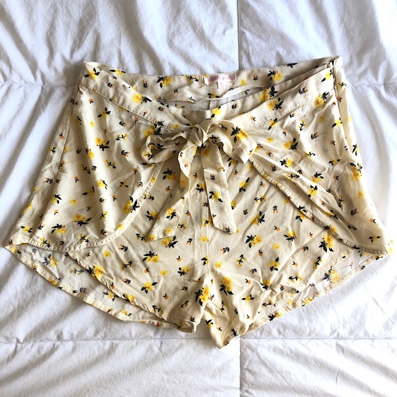 PacSun Lottie Moss Floral Shorts NWOT - Picture 1 of 4